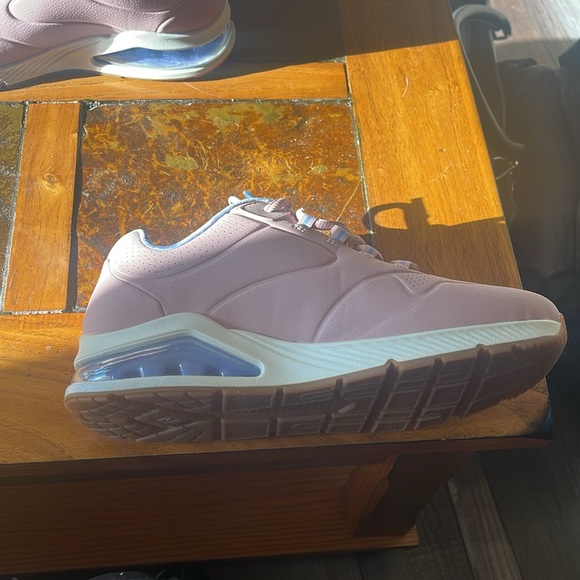 BRAND NEW - Skechers Pink with blue detail size 10